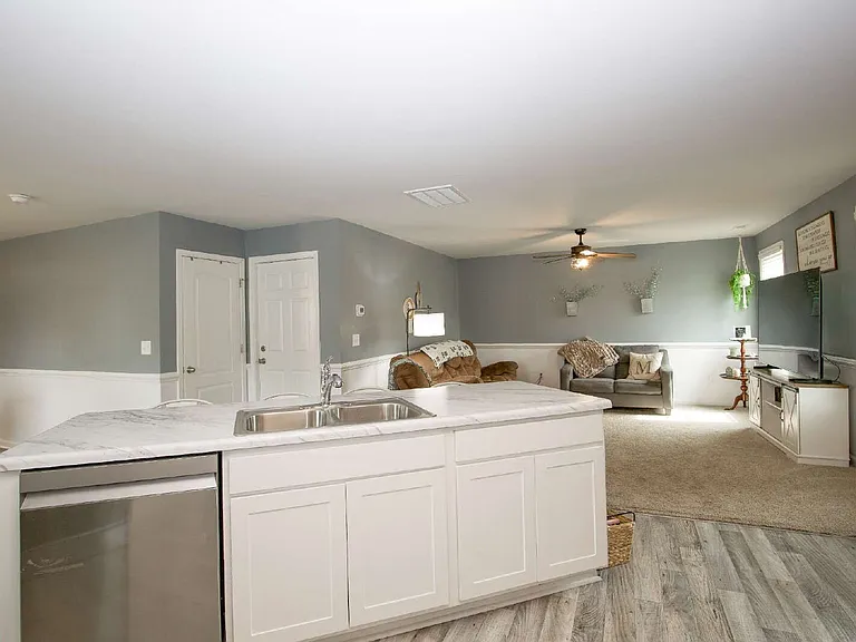 413 Century Ln — Photo 17