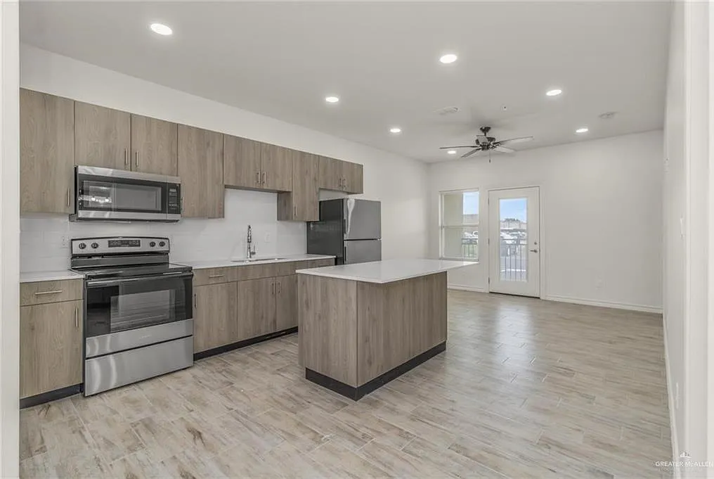2 bed, 2.0 bath, 1000 sqft, $995 — Photo 3