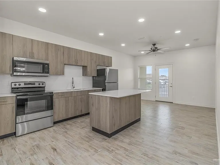 900 E Redbud Ave #15A4 — Photo 3