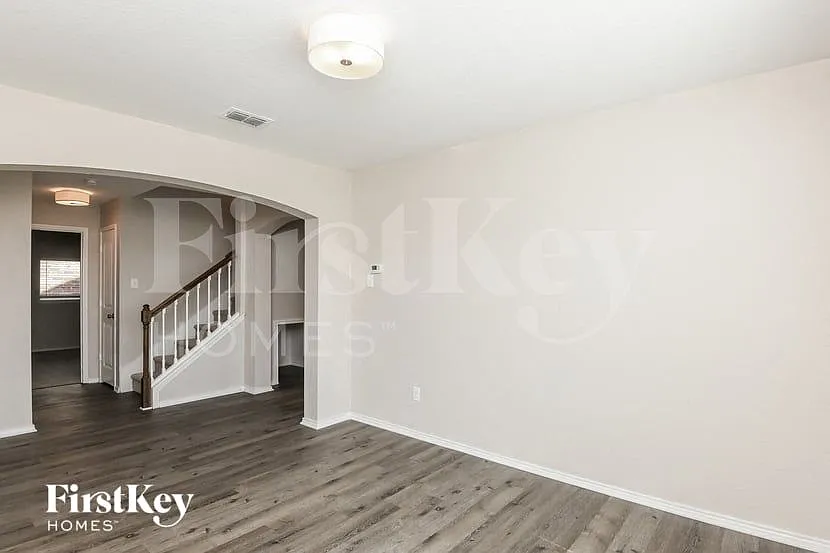 4 bed, 3.0 bath, 2578 sqft, $2,970 — Photo 4