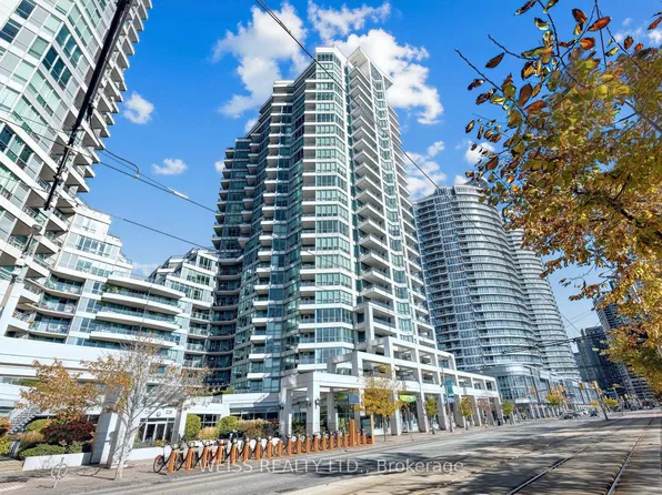 228 Queens Quay W, Toronto, ON M5J 2X1
