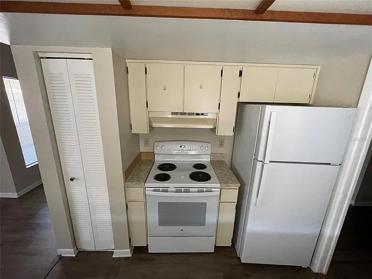 750 Zella Ln — Photo 7