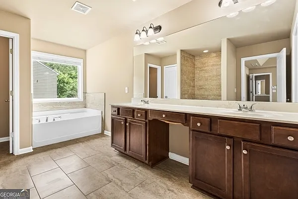 3920 Lake Manor Way — Photo 17