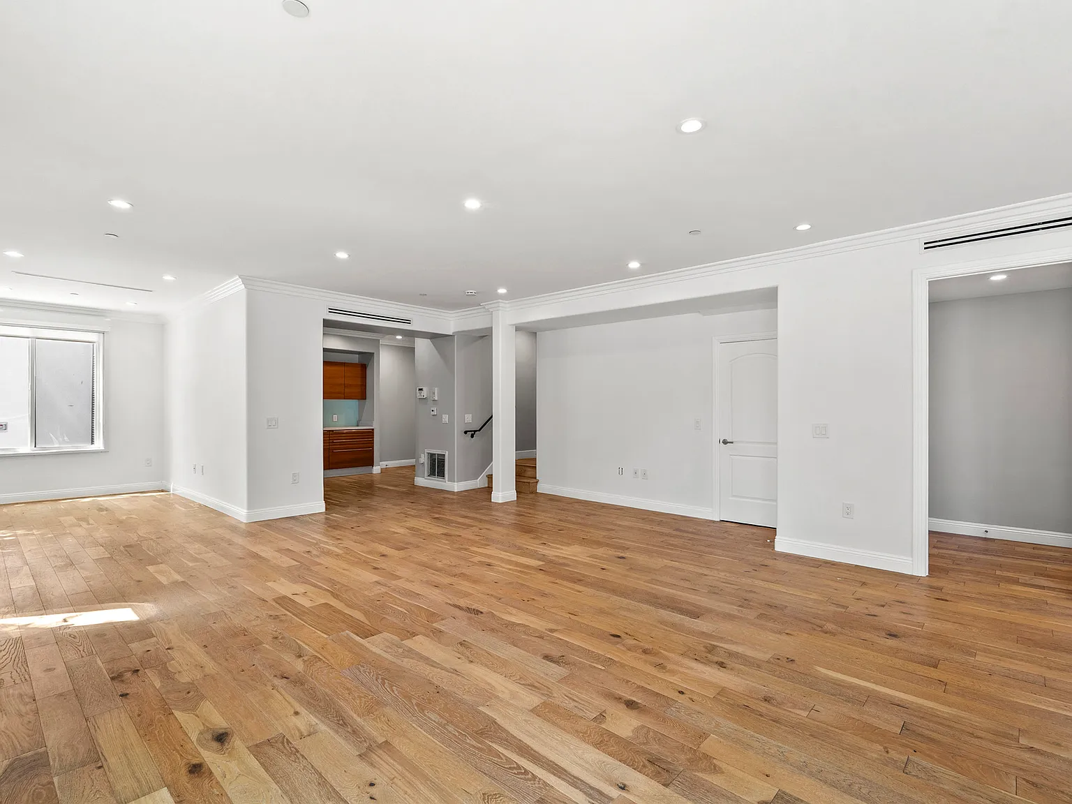 2 bed, 2.5 bath, 1910 sqft, $6,995 — Photo 4