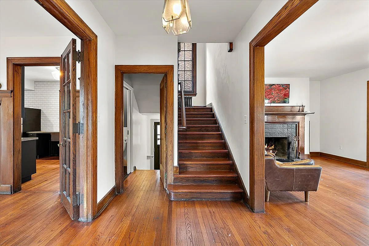 3 bed, 2.5 bath, 2400 sqft, $3,100 — Photo 3