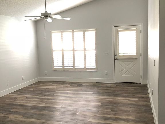 5th image of 629 NW San Remo Cir