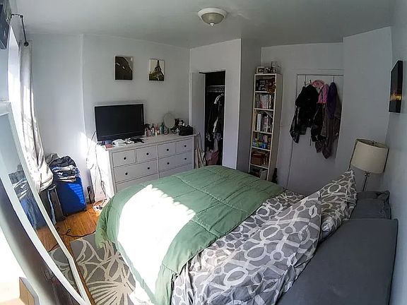 2nd image of 211 W 21st St APT 4W