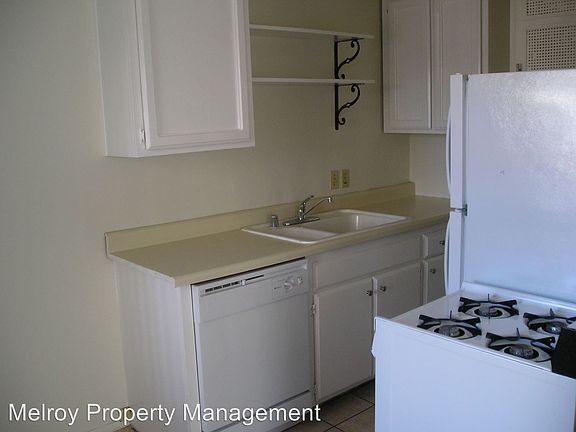 2nd image of 102 Dickinson St APT A