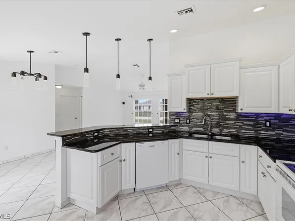 827 SW 29th Ter, Cape Coral, FL 33914