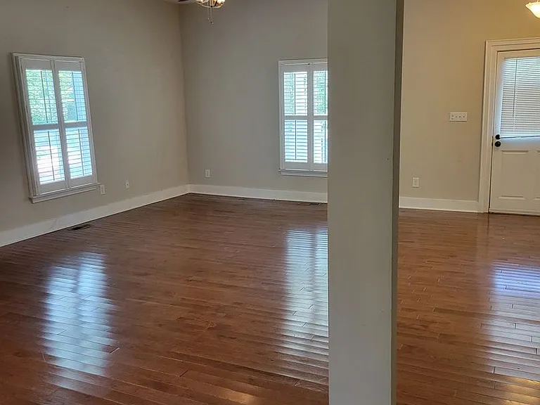 219 E South St — Photo 5