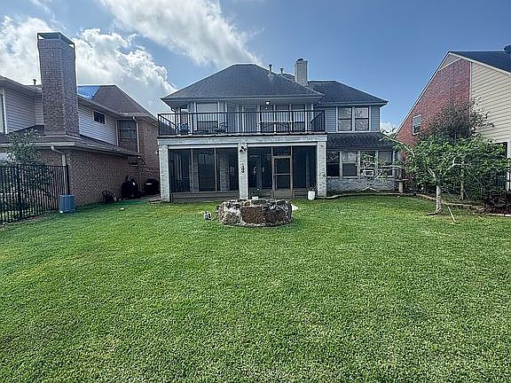 2nd image of 2822 Lake View Dr