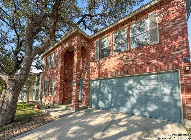 4 bed, 2.5 bath, 2576 sqft, $2,000 — Photo 1