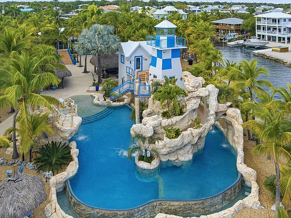 2nd image of 101 Oleander Cir