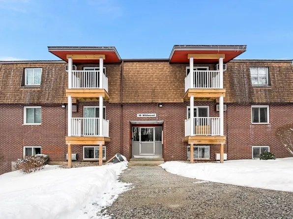 15 Wildwood St APT 24, Dracut, MA 01826