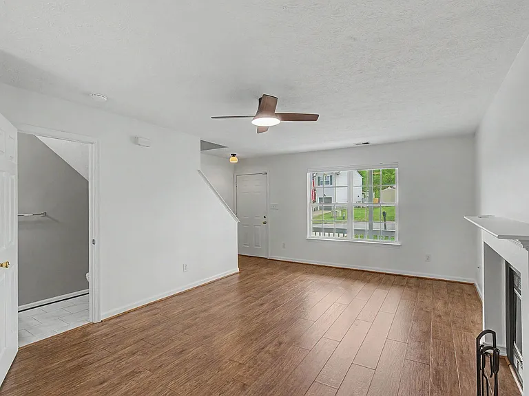 304 Brittania Dr — Photo 3