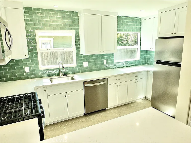 4036 E Vermont St — Photo 21