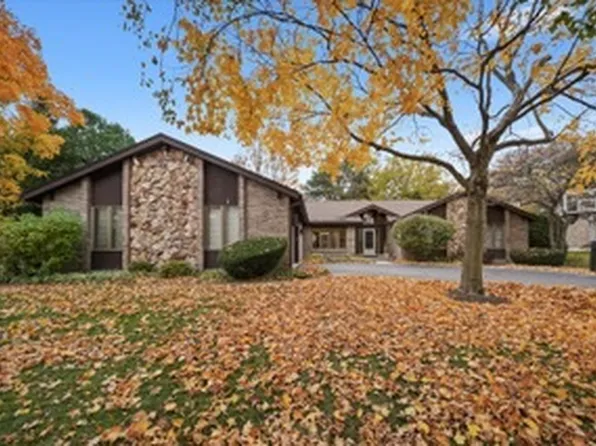 2130 Mallard Dr, Northbrook, IL 60062