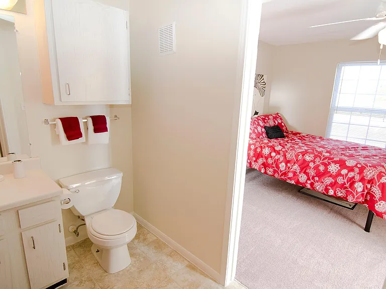 College Towne Apartments — Photo 27
