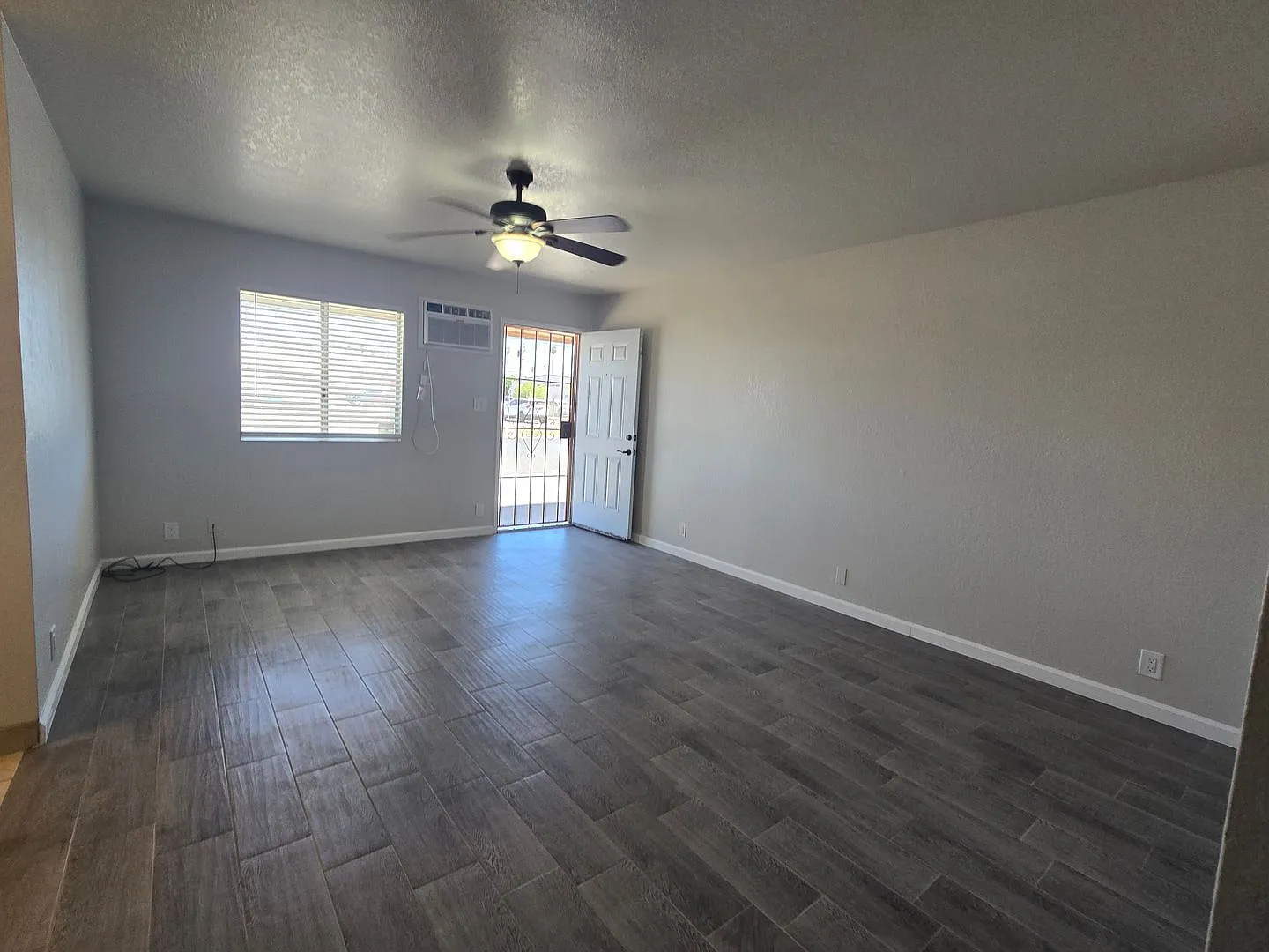 2 BR 1 BA available now — Photo 3