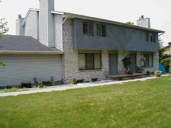 2 bed, 1.5 bath, 1050 sqft, $1,200 — Photo 2
