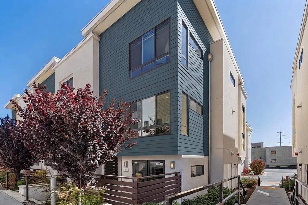 3 bed, 1792 sqft, $6,000 — Photo 1