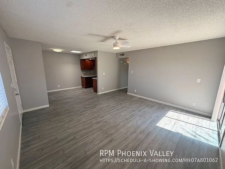 Glendale Groves — Photo 8