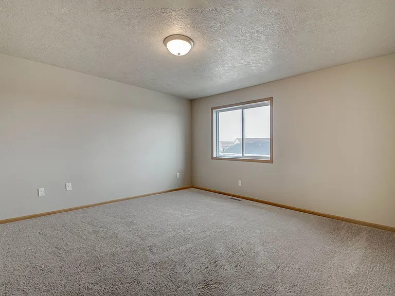2102-2136 Landmark Circle — Photo 4