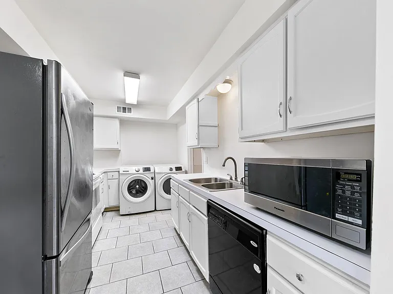 361 N Post Oak Ln #231 — Photo 11