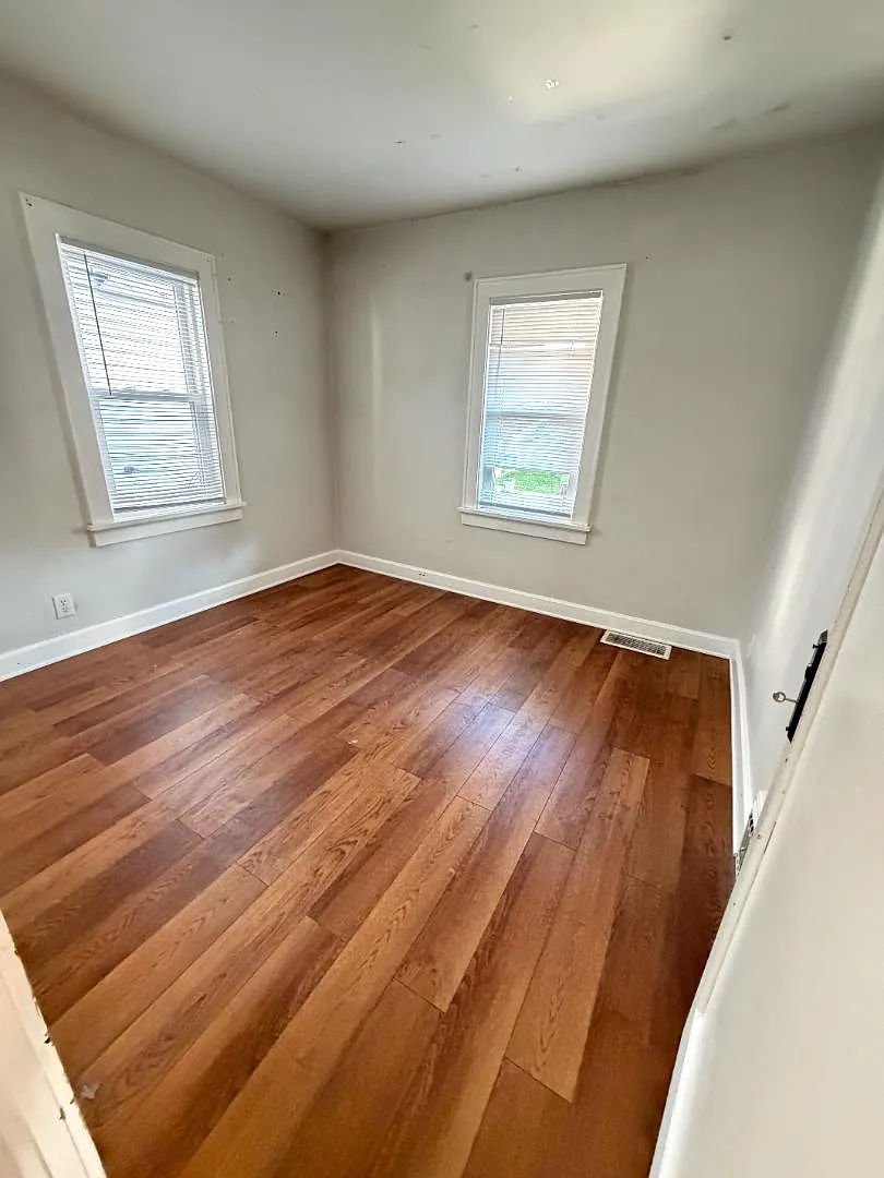 735 E Powell Ave - Unit B — Photo 4