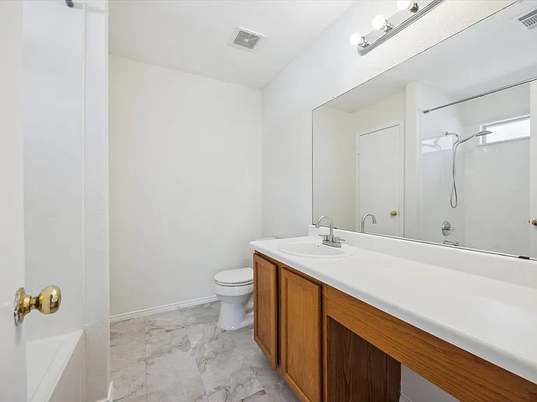 108 Loryn Dr — Photo 5