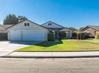 913 Meadow View Rd, Hanford, CA 93230