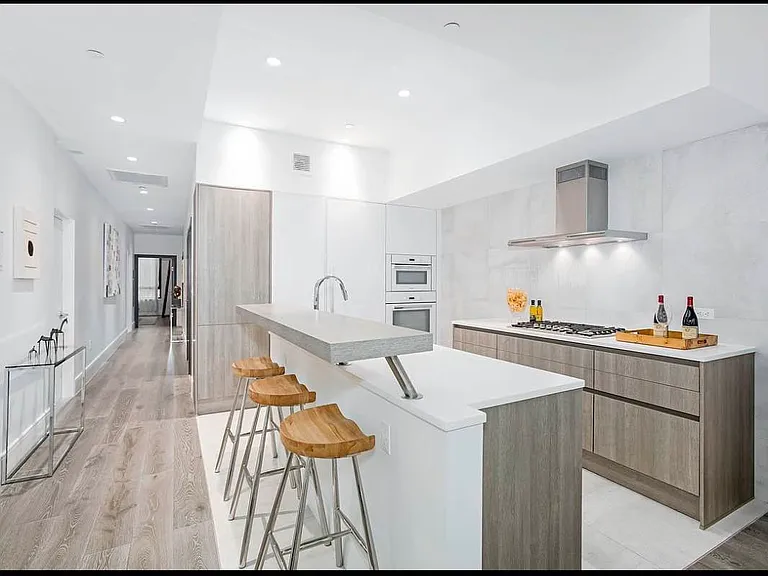 231 W 26th St #6 — Photo 4