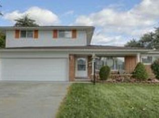 34058 Foxboro Rd, Sterling Heights, MI 48312