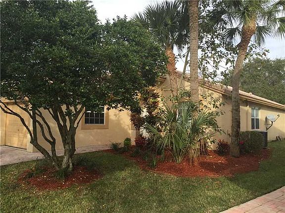 5th image of 1051 NW 170th Ave