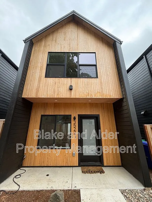 2 bed, 1.5 bath, 828 sqft, $2,995 — Photo 1