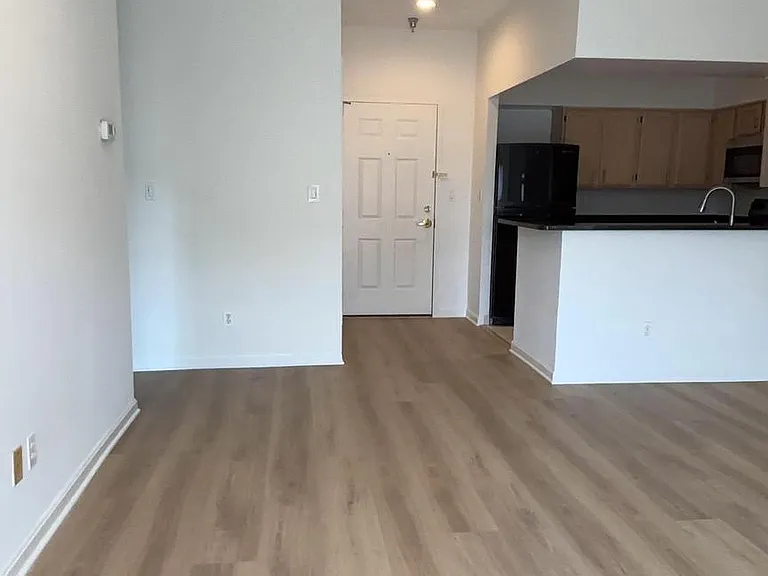 2400 Clarendon Blvd #Penthouse 08 — Photo 2