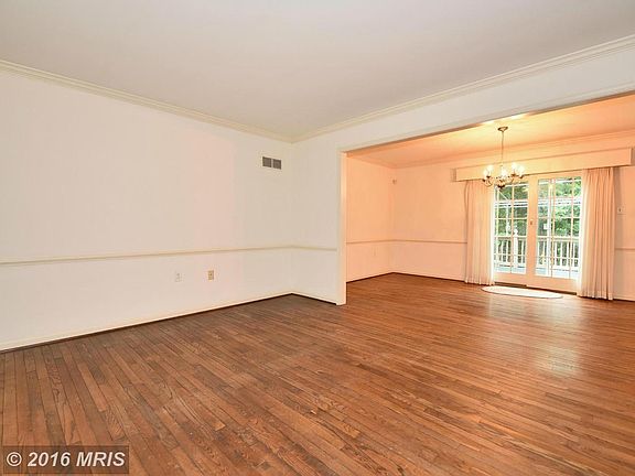 4th image of 901 Candlelight Ct