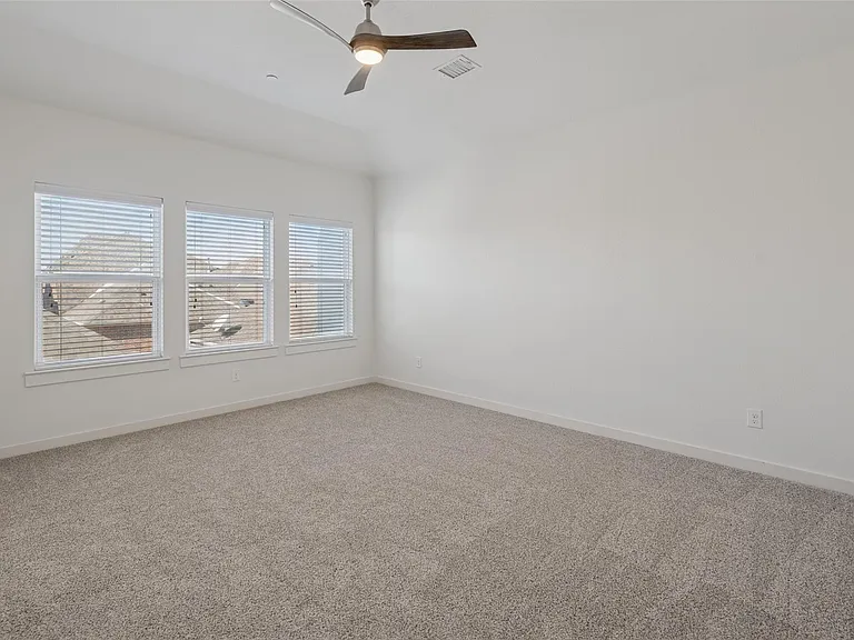 928 Marian Dr — Photo 12
