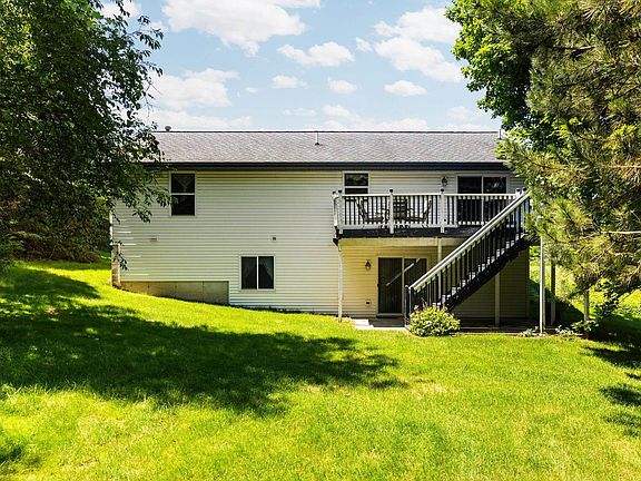 3rd image of 2091 Holland Cir