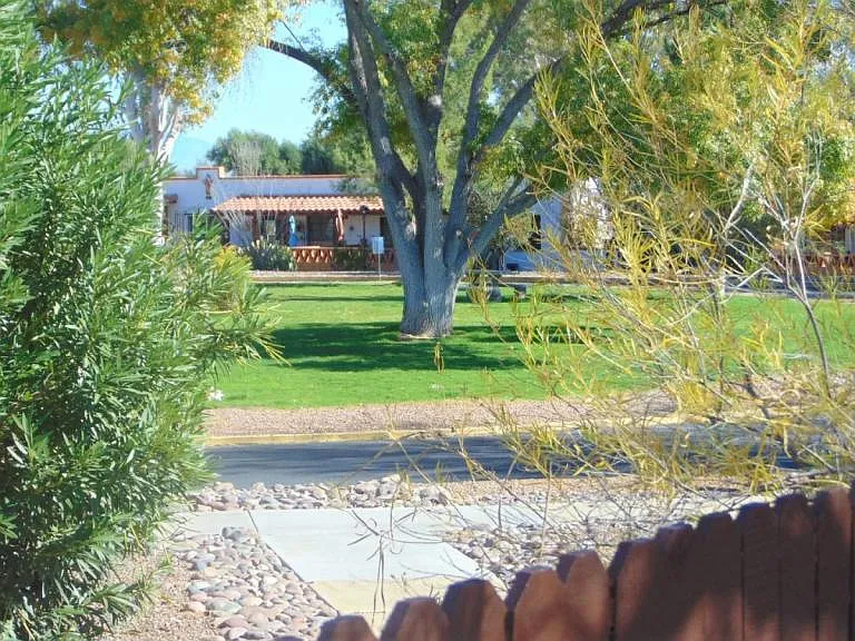 402 S Paseo Quinta #B — Photo 19