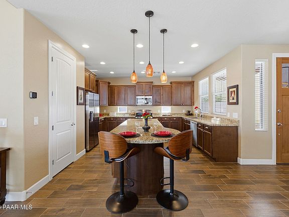 5th image of 2206 Calgary Dr