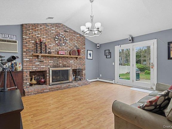 5th image of 10 Calicotree Lane