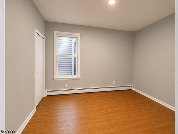4th image of 1110 Hampton Pl