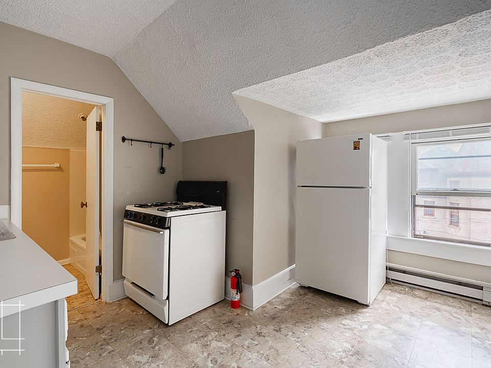 1st image of 836 Neil Ave APT 3