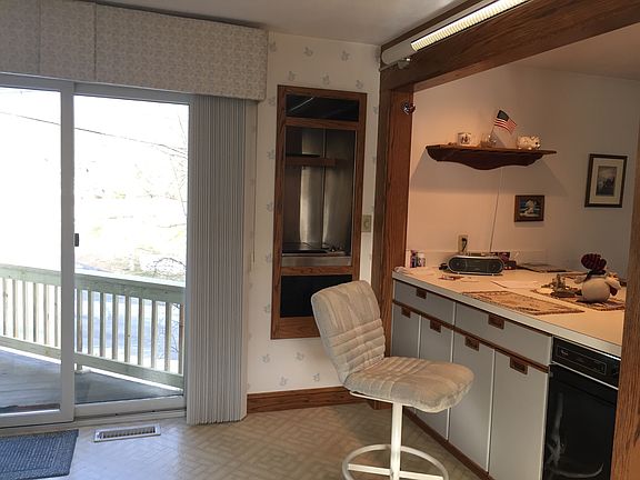 eat-in area