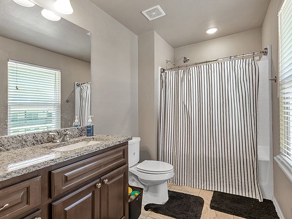 5th image of 304 Ash St #B