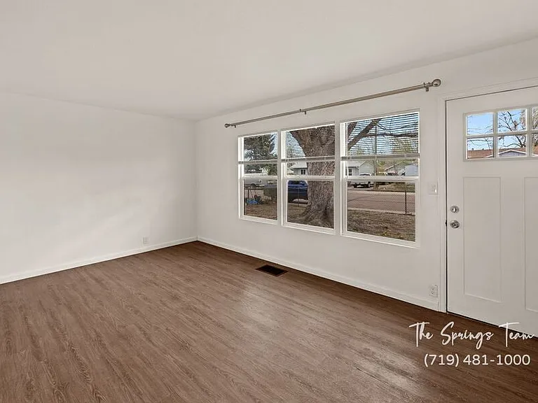 1216 Pando Ave — Photo 5