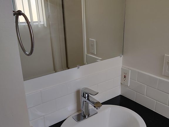 2nd image of 13439 Moorpark St #F