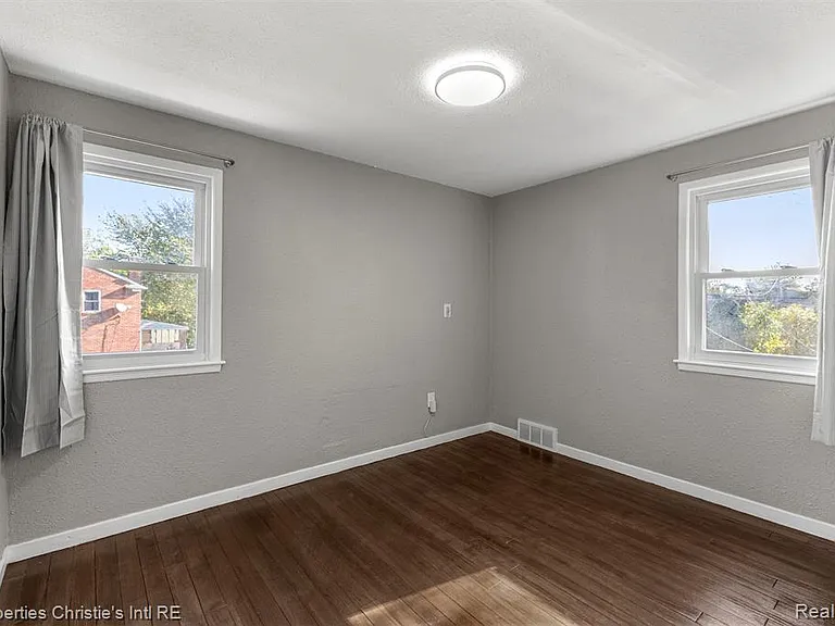 10842 Nottingham Rd — Photo 16