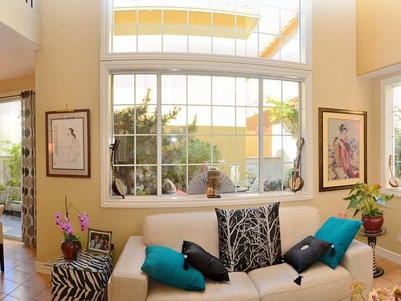 2-Story ceilings & windows